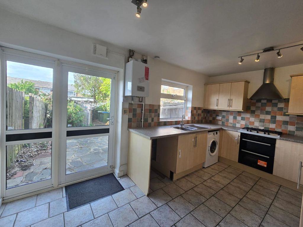 Property photo 2 of 10 Kitchen