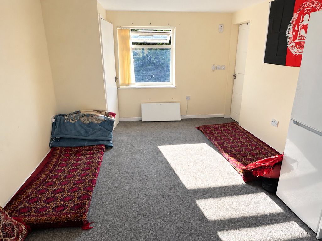 Property photo 3 of 7 Picture No. 32