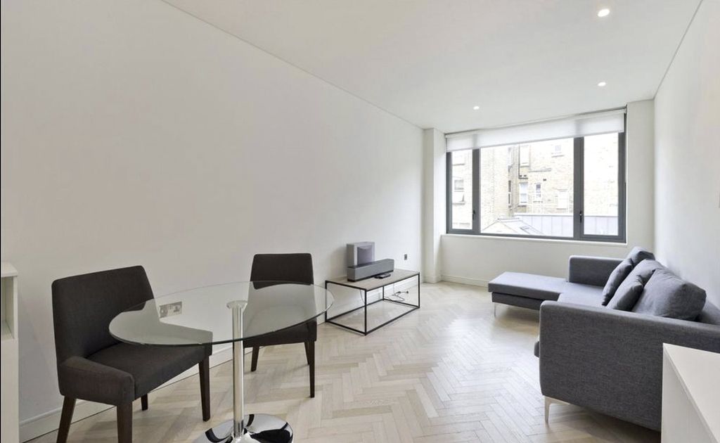 Property photo 3 of 7 Reception