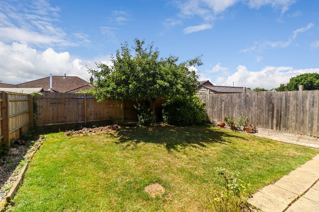 Property photo 2 of 12 Garden