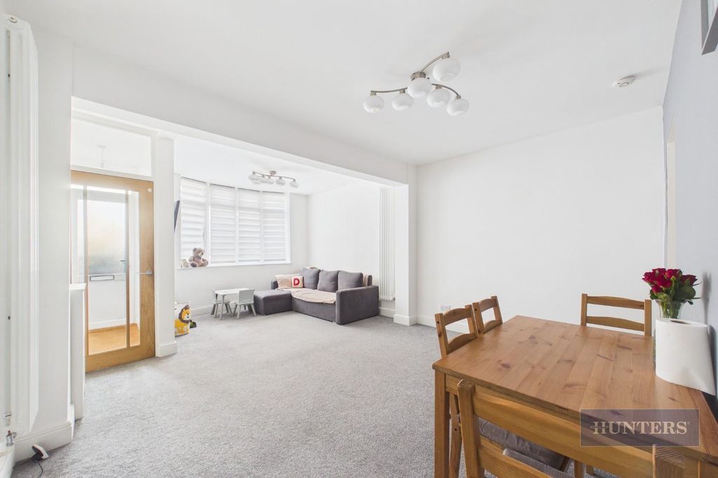 Property photo 3 of 16 Cam05152G0-Pr0379-Still019.Jpg