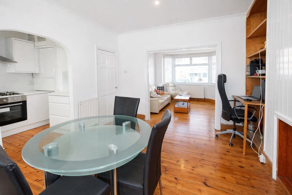 Property photo 2 of 16 Din B#.Jpg