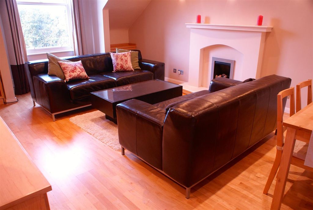 Property photo 3 of 12 Lounge Dining Room