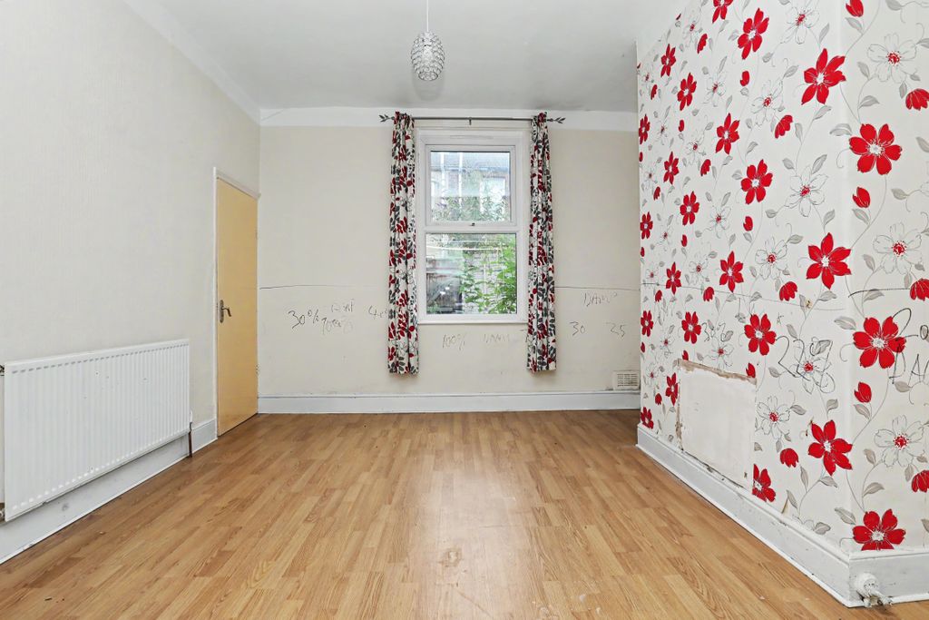 Property photo 2 of 13 18 Shaftesbury Terrace, Old Swan, Liverpool, L13 3Bd