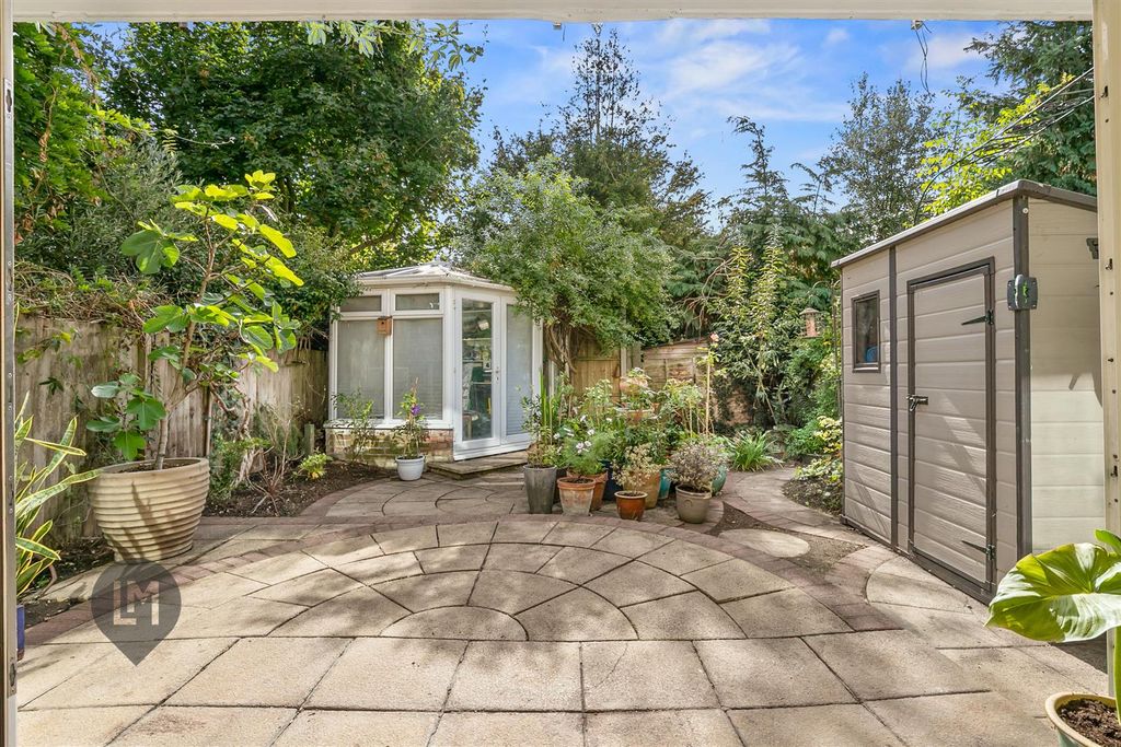 Property photo 2 of 7 Garden