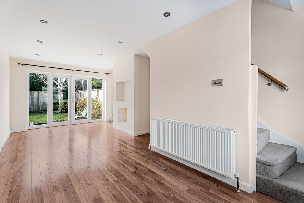 Property photo 3 of 15 Lounge