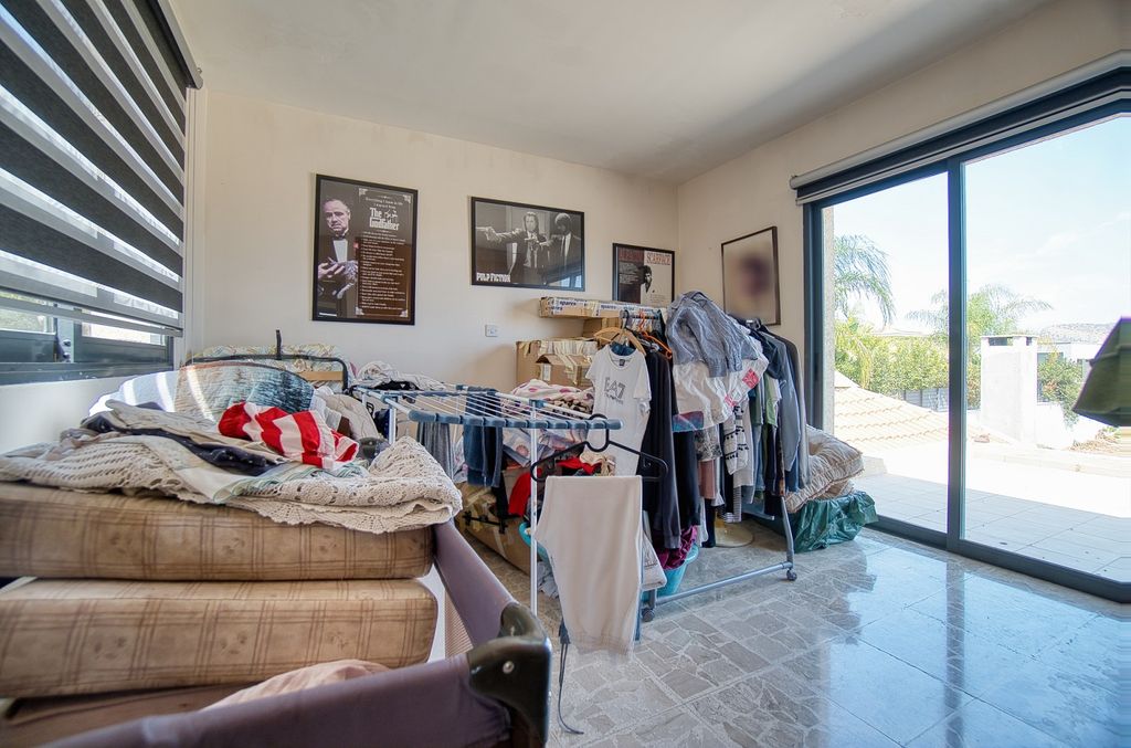 Property photo 3 of 40