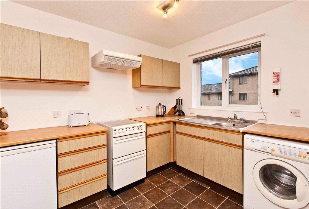 Property photo 3 of 8 Kitchen