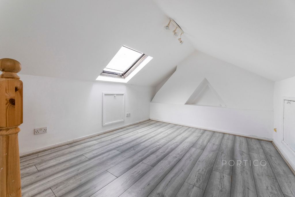 Property photo 3 of 18 Pbox-Img.Jpg