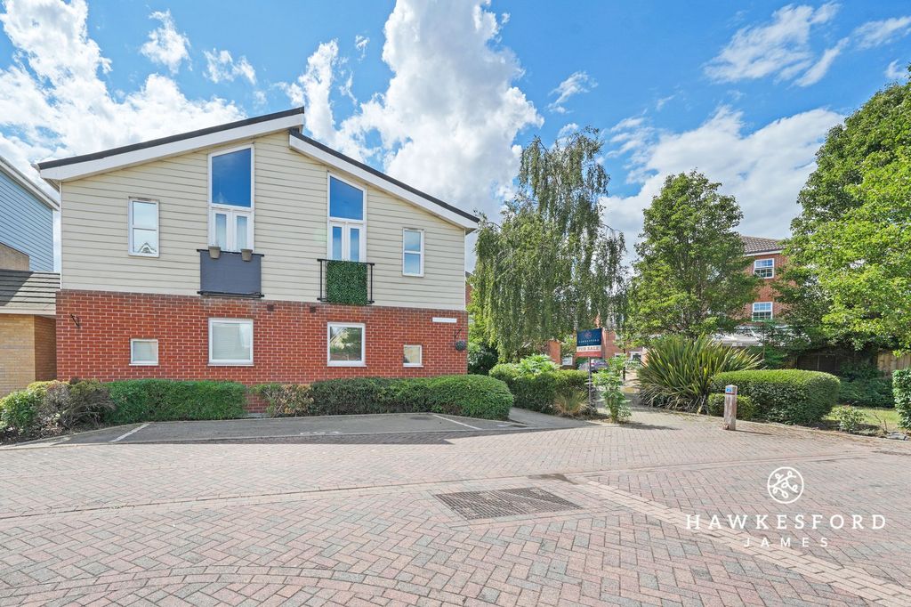 Property photo 1 of 10 Onyx Drive, Sittingbourne - Front