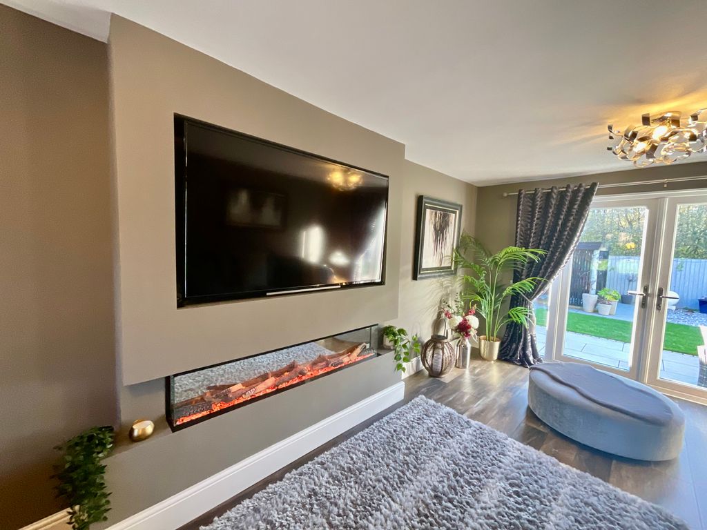 Property photo 3 of 38 Lounge