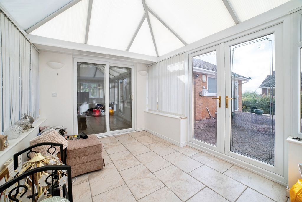 Property photo 3 of 20 Conservatory