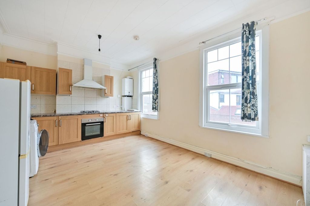 Property photo 2 of 6