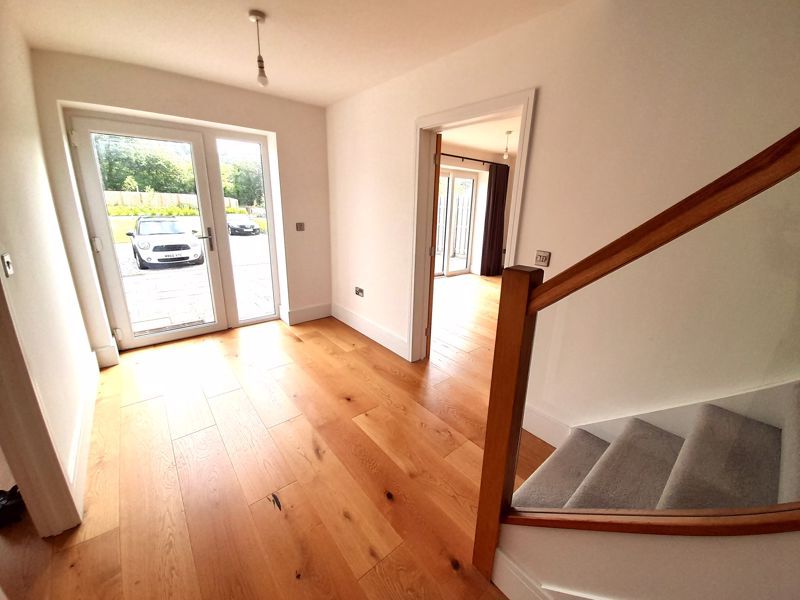 Property photo 3 of 27 Entrance Hall