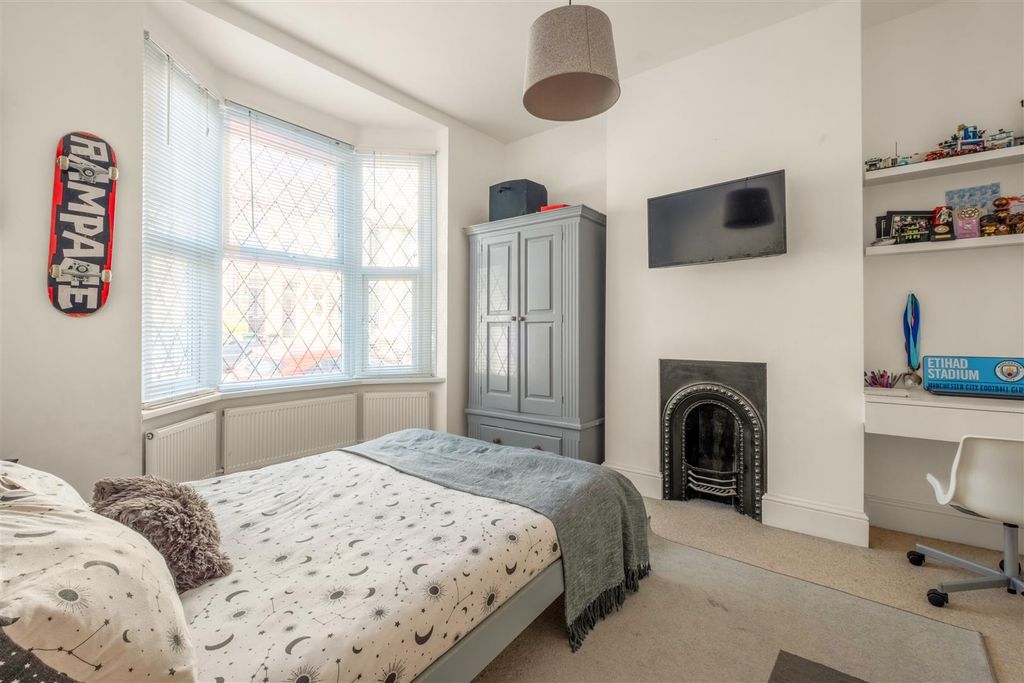 Property photo 3 of 23 8 Robertson Road-11.Jpg
