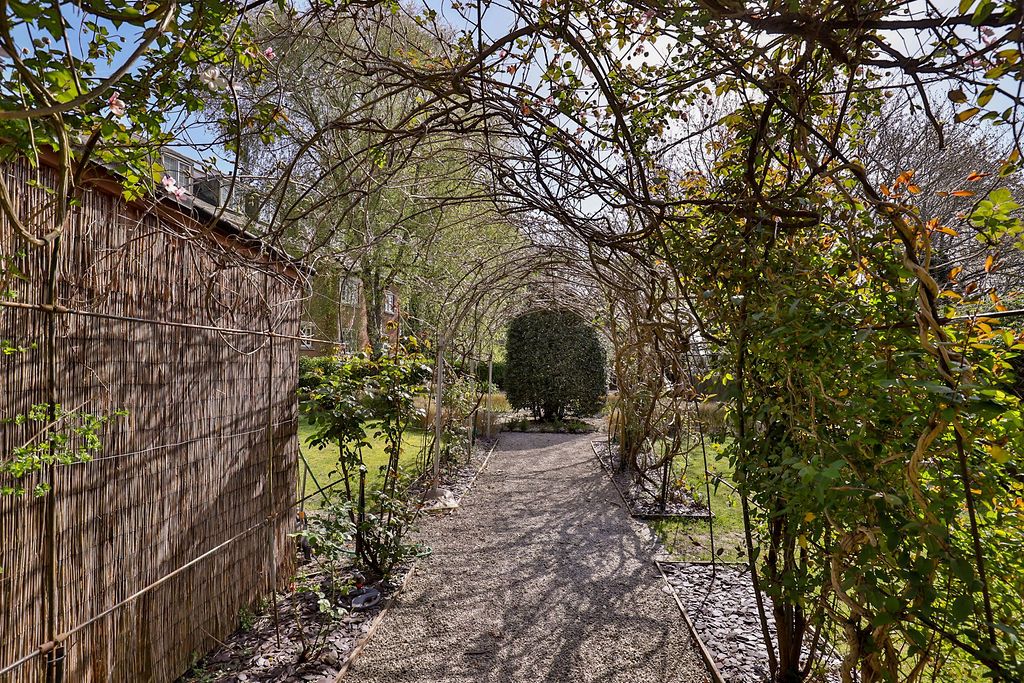 Property photo 2 of 30