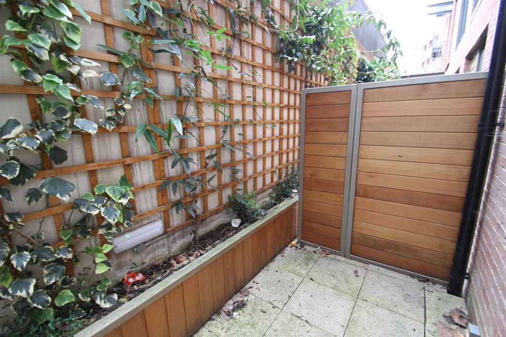 Property photo 2 of 10 Terrace