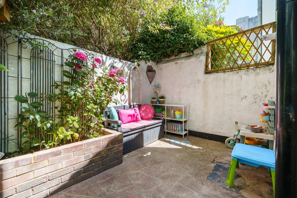 Property photo 2 of 13 4380281