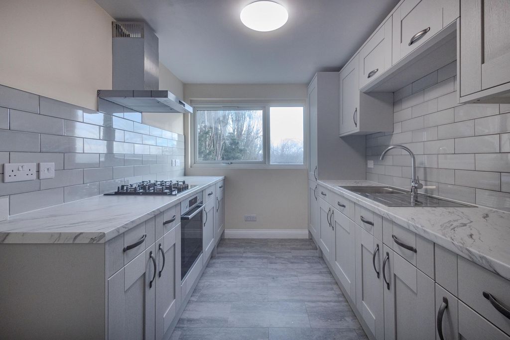 Property photo 1 of 9 Kitchen