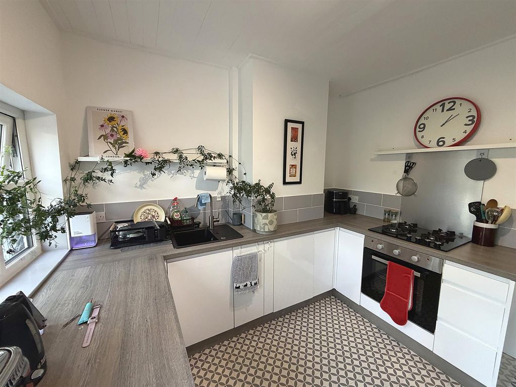 Property photo 3 of 15 Kitchen 3rd.Jpg