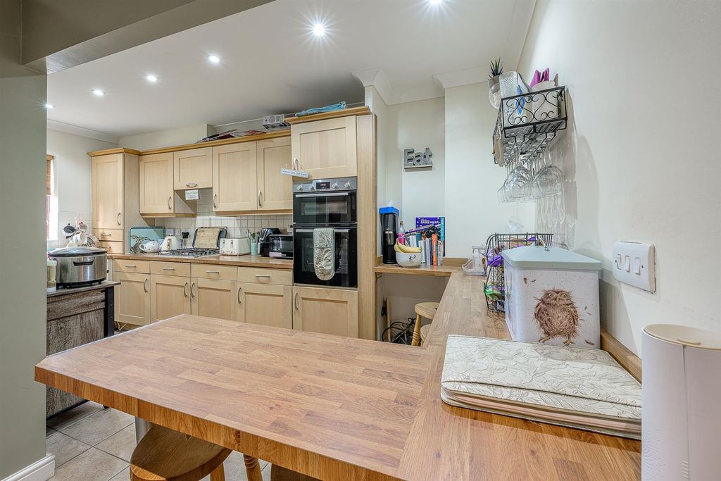Property photo 3 of 21