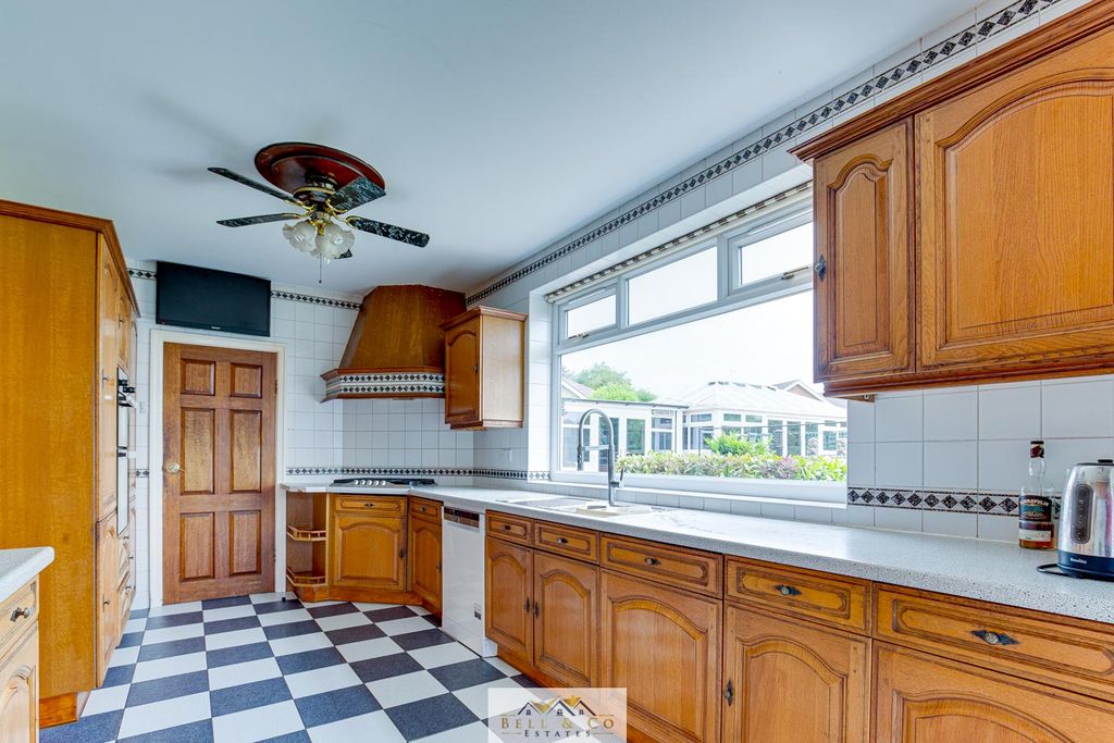 Property photo 3 of 39 Kitchen 1.2