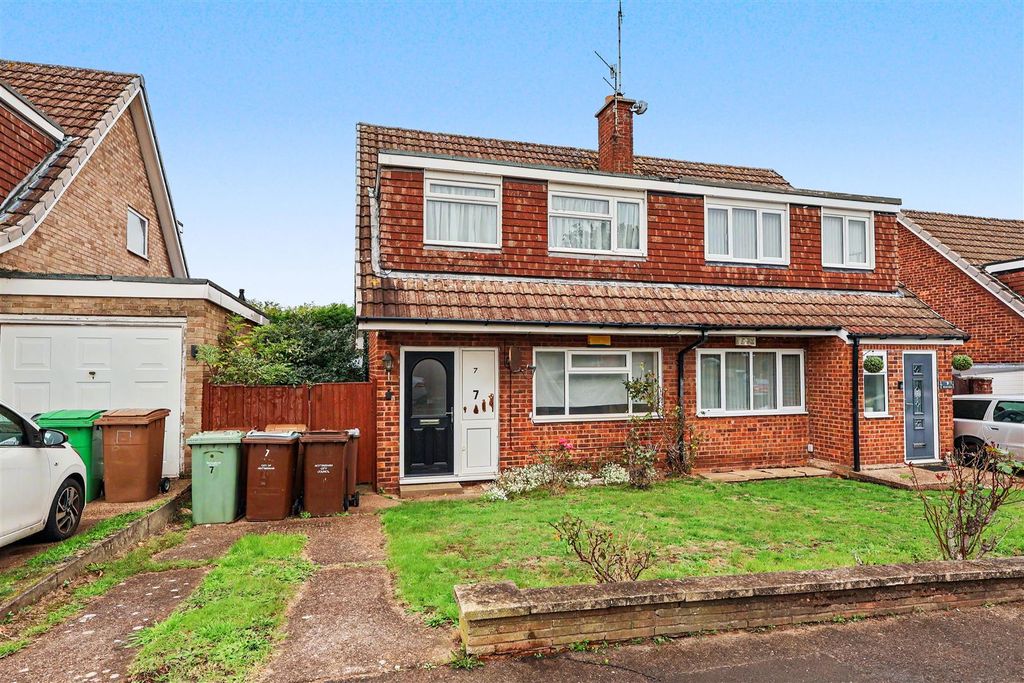 Property photo 1 of 10 Cernan Court Hempshill Vale, Nottingham, Ng6 7Ax