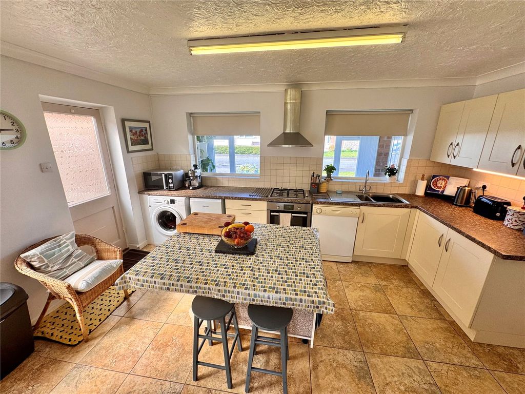 Property photo 2 of 31 Picture No. 12