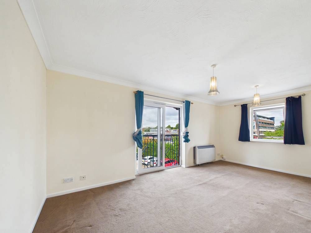 Property photo 2 of 10 Giraffe360-Still005