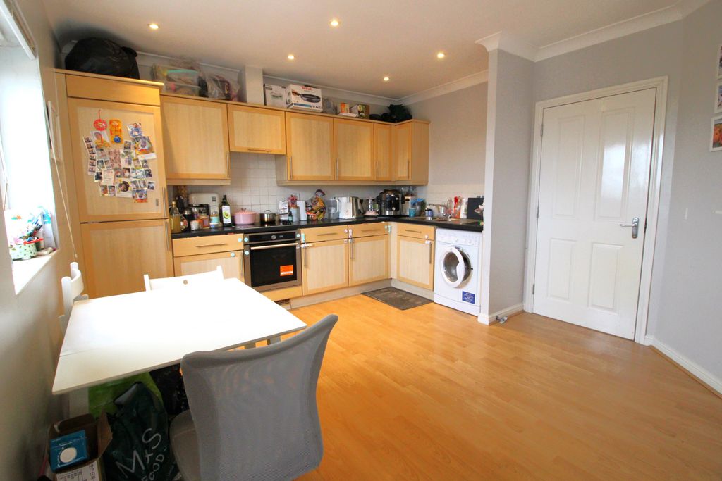 Property photo 2 of 10 Kitchen