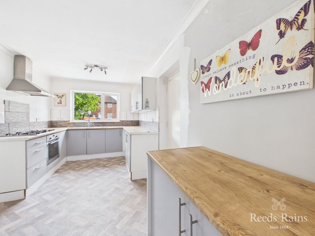 Property photo 3 of 18 Breakfast Kitchen