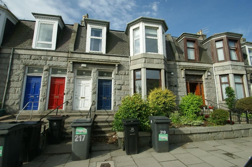 Property photo 1 of 8 Exterior Front