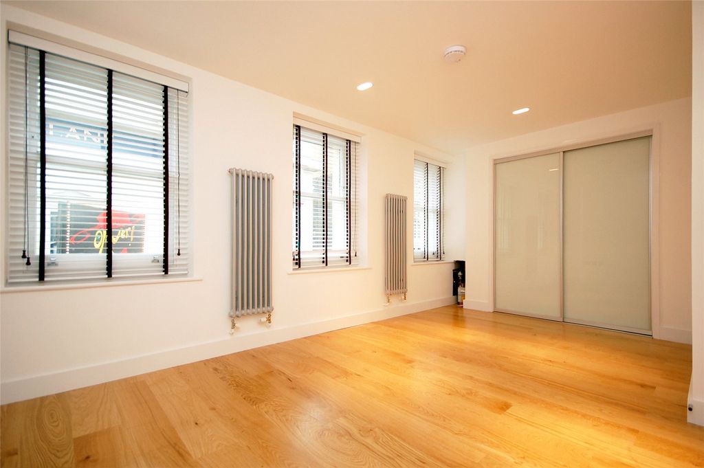 Property photo 3 of 5 Catherine Street