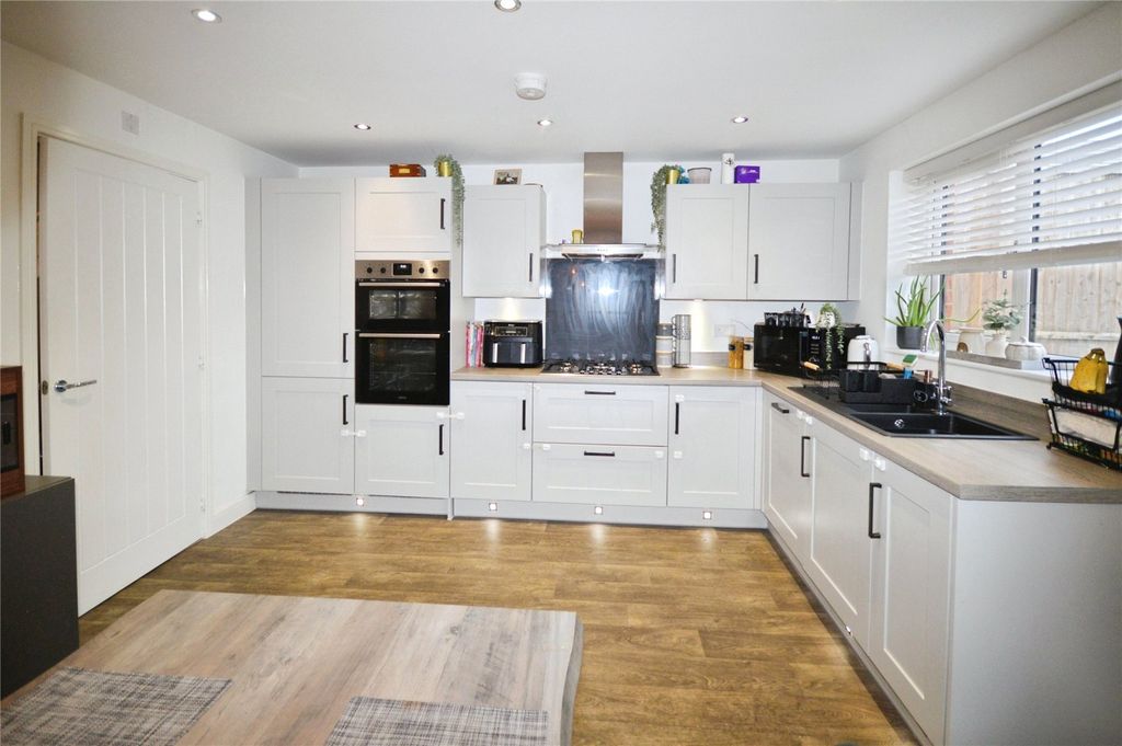Property photo 3 of 15 Kitchen/Dining Room