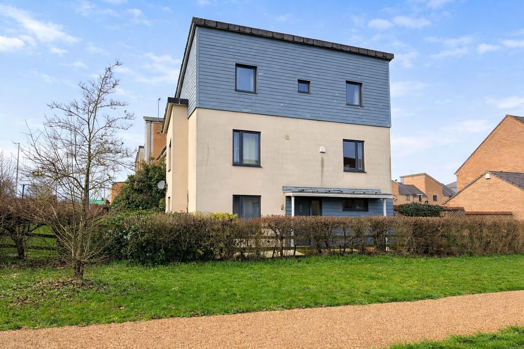 Property photo 2 of 27