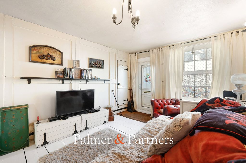 Property photo 2 of 23 Picture No. 11