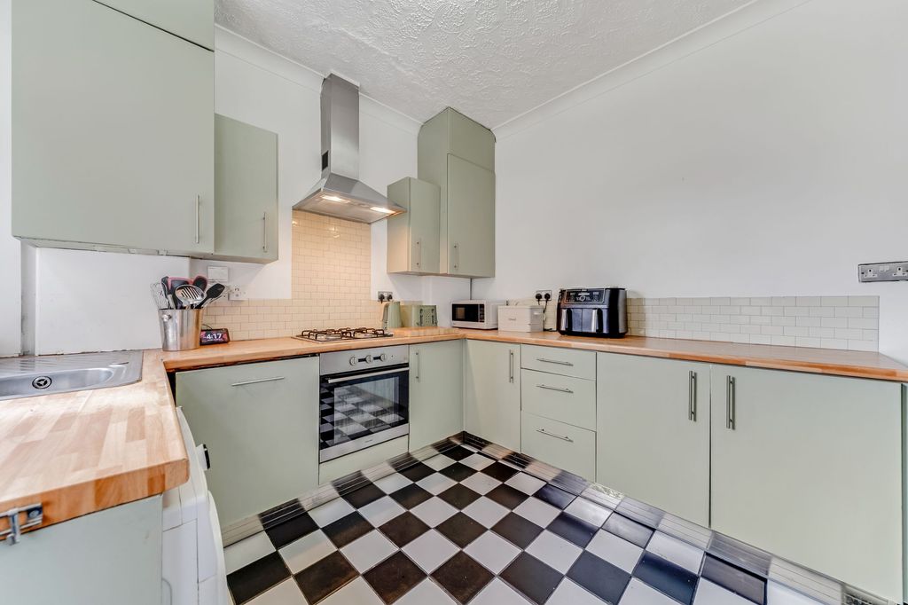 Property photo 3 of 24