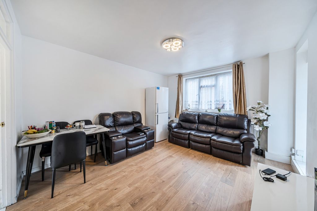 Property photo 2 of 12 1409552-7-698B244...