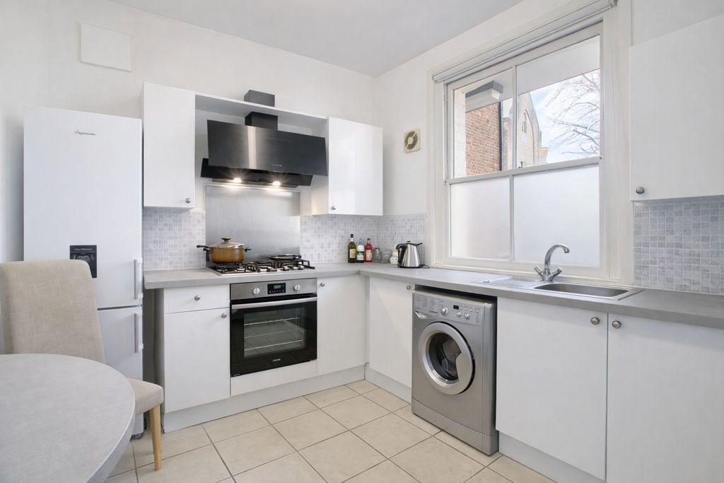 Property photo 3 of 8 Photo 5