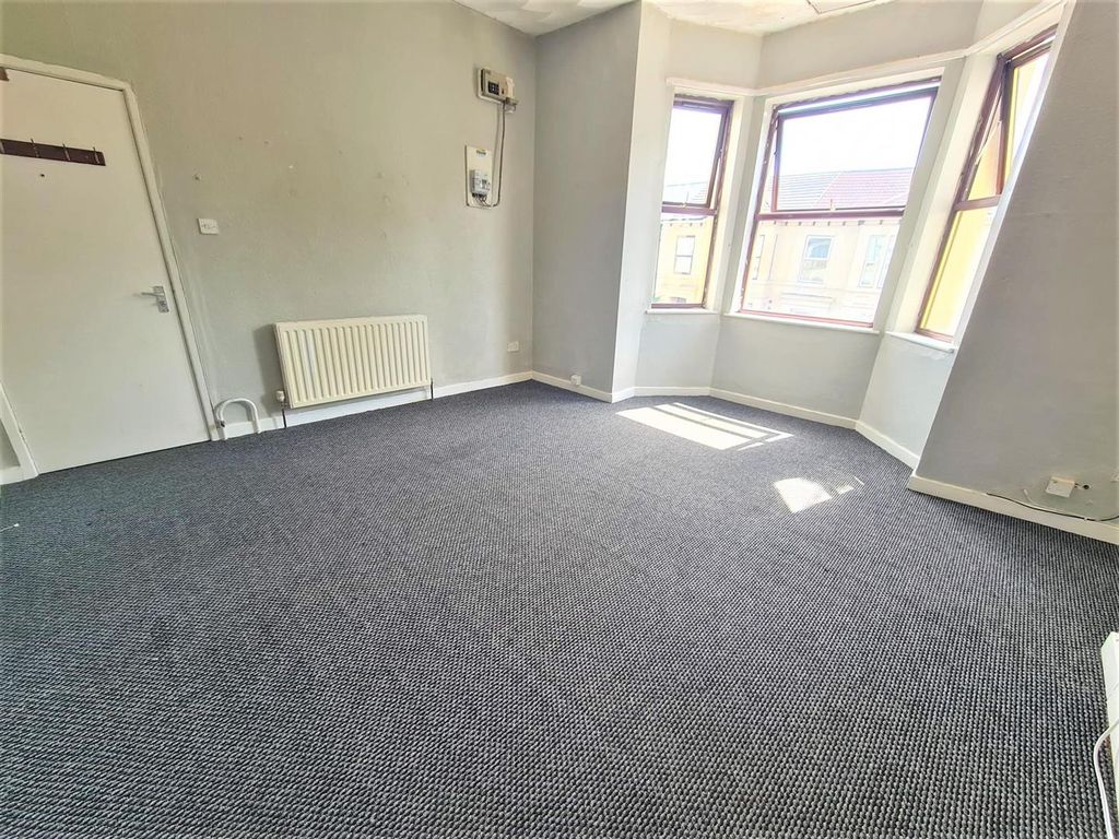 Property photo 2 of 9 Bedroom Pic 1