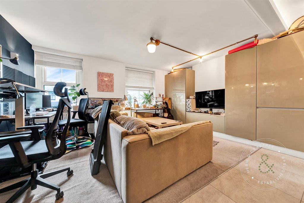 Property photo 3 of 12 Fidlas-Road-09.Jpg