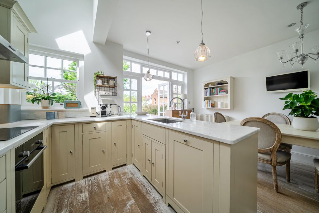 Property photo 3 of 19 1453778-11-69F9d0...