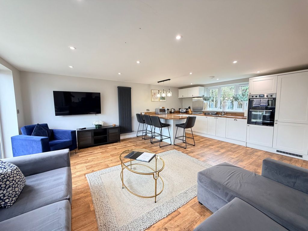 Property photo 2 of 23