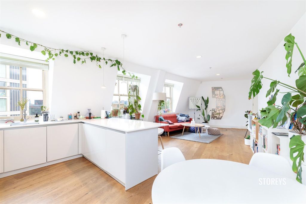 Property photo 1 of 32