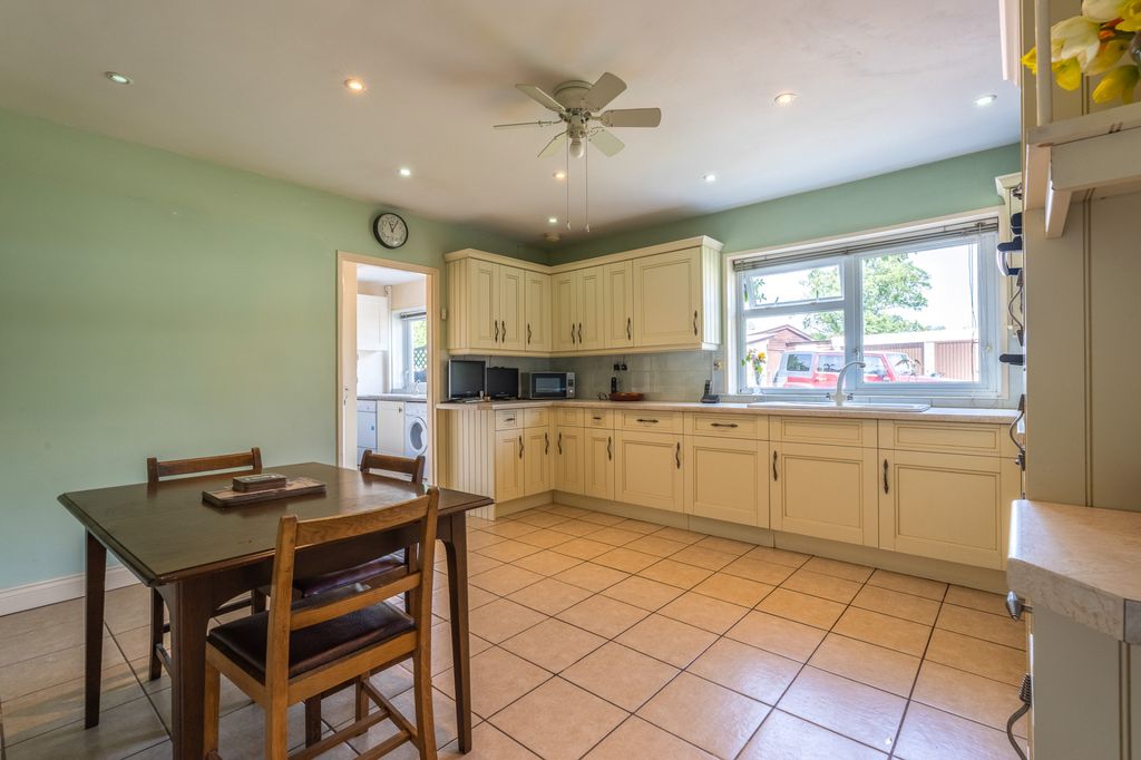 Property photo 3 of 35