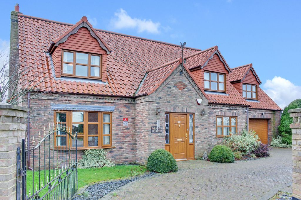 Property photo 2 of 27