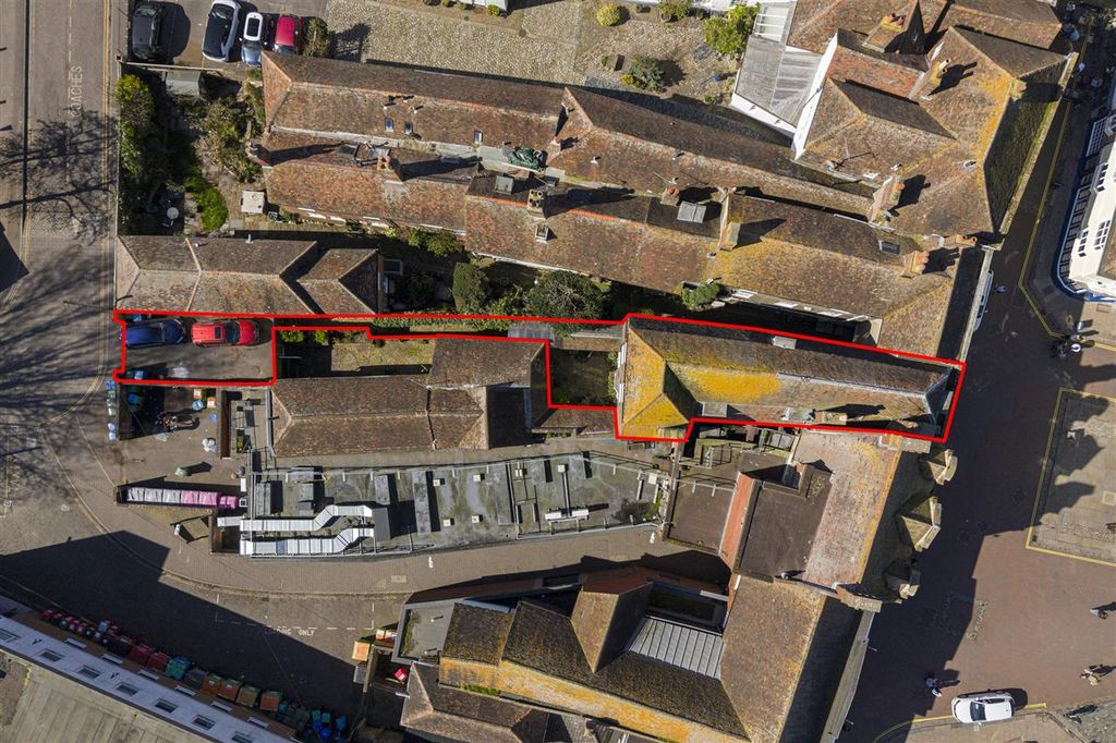 Property photo 2 of 31