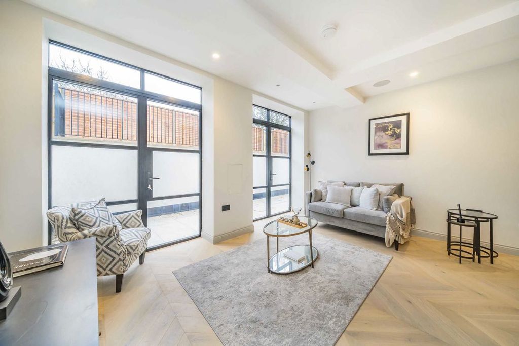 Property photo 2 of 5