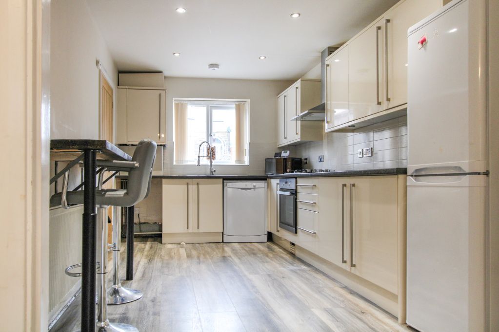 Property photo 2 of 15 Kitchen Area