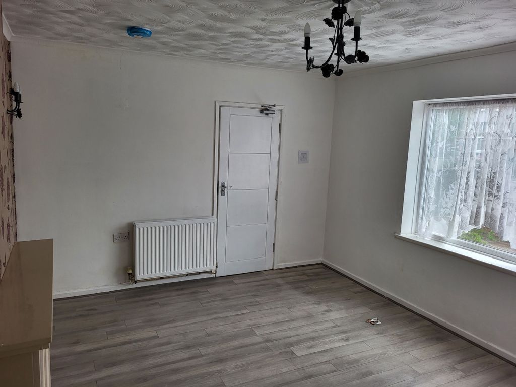 Property photo 3 of 34